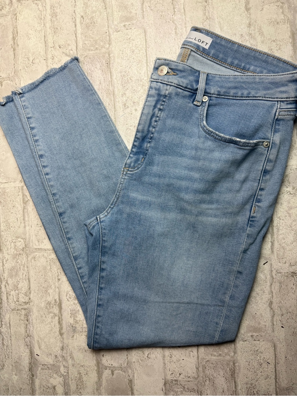 Loft The Curvy Skinny Jeans Distressed Light Wash Blue Women’s Size 30/10 EUC😍